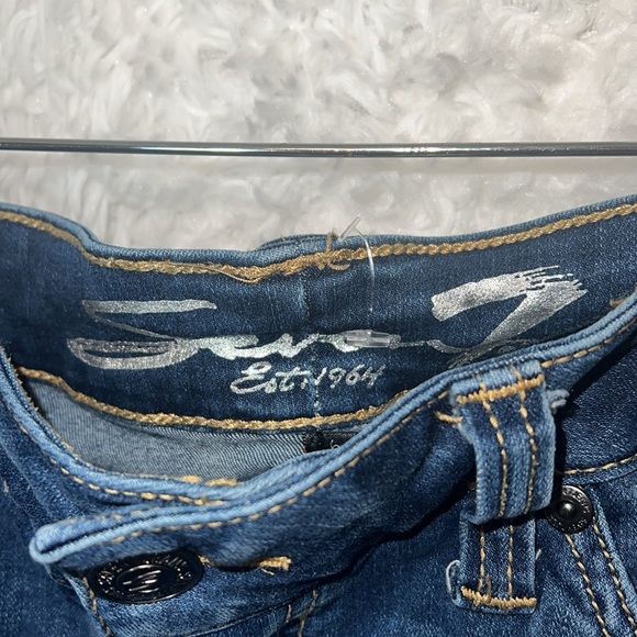 Embroidered Flower Jean Skirt Size 6 - Picture 3 of 4